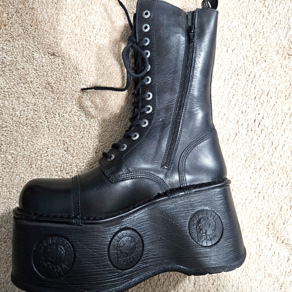 NIB New Rock Boots sz 40